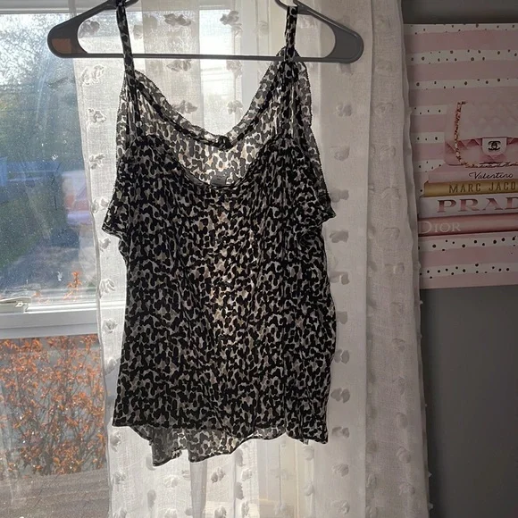 New without tags Women’s dressy tank - Picture 3 of 3